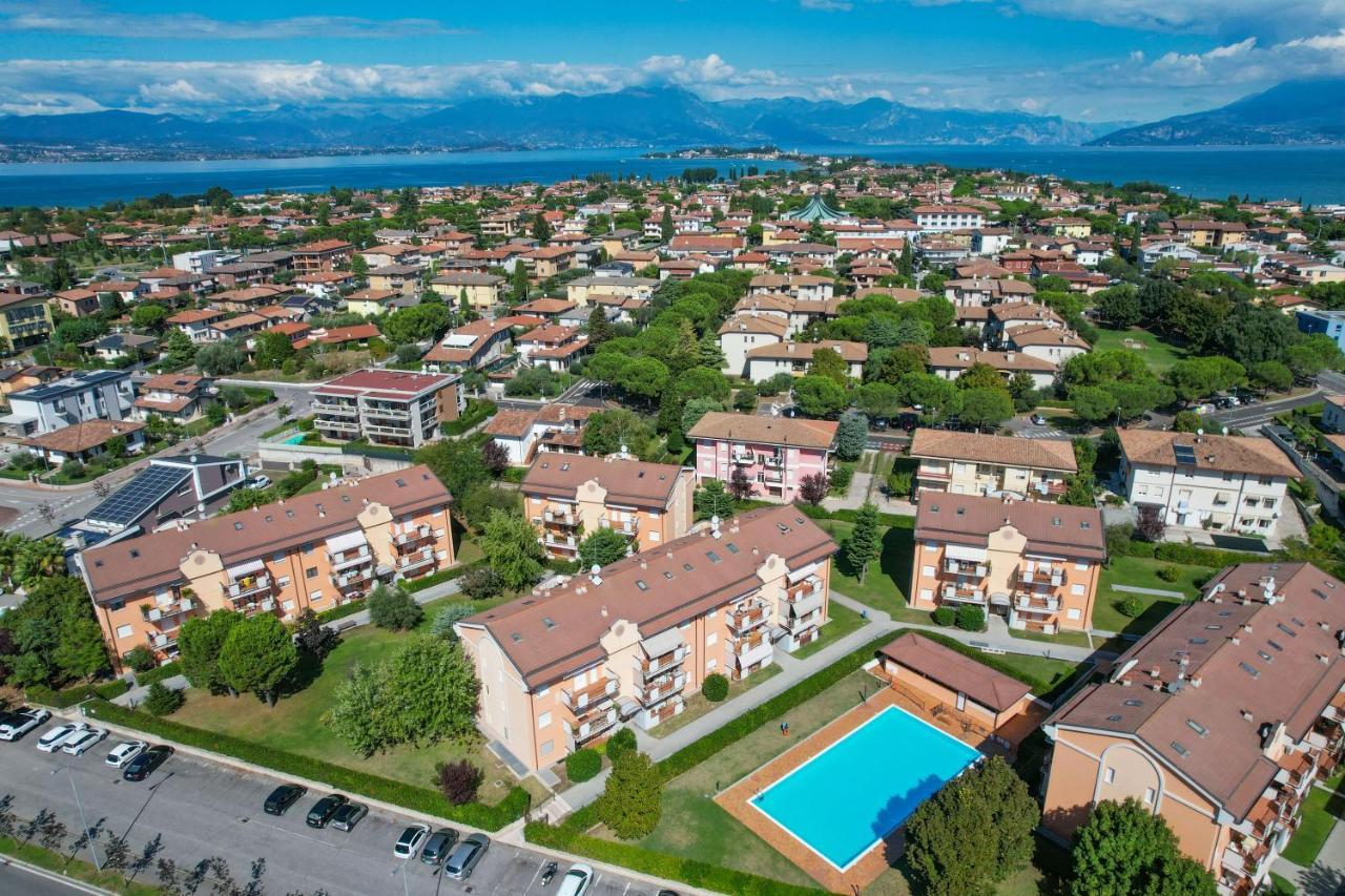 Radi Appartament - Gardacase Net Sirmione Buitenkant foto