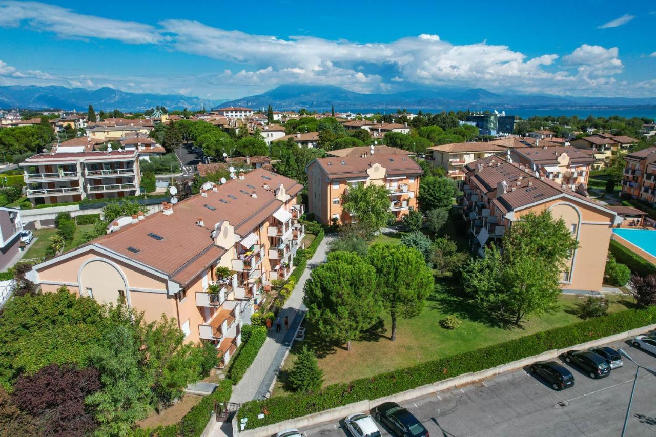 Radi Appartament - Gardacase Net Sirmione Buitenkant foto